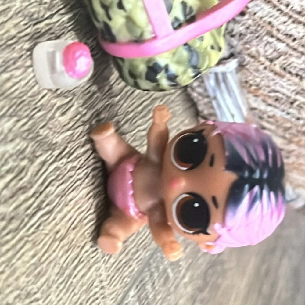 LOL Surprise Lils Makeover Series Glam Club Lil Jet Set Sis Q.T.